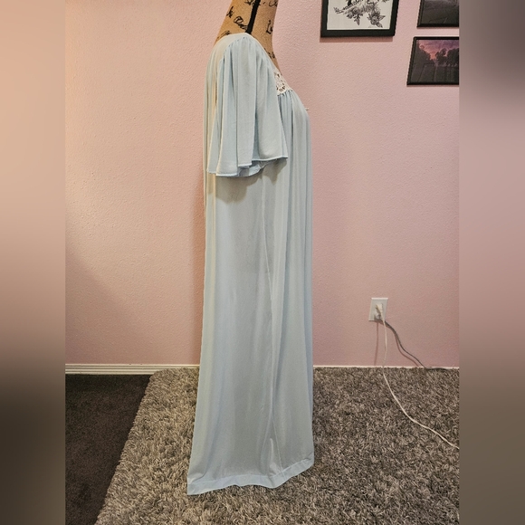 Beautiful Silky Smooth Vintage Nightgown - Picture 11 of 12